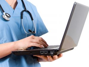 Подробнее о статье Электронным полисом ОМС можно воспользоваться в 98 медицинских учреждениях Петербурга